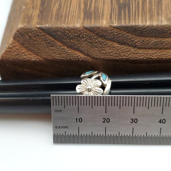 Size 5.25 925 Sterling Silver Flower With Turquoise Chips Ring - Picture 7 of 8